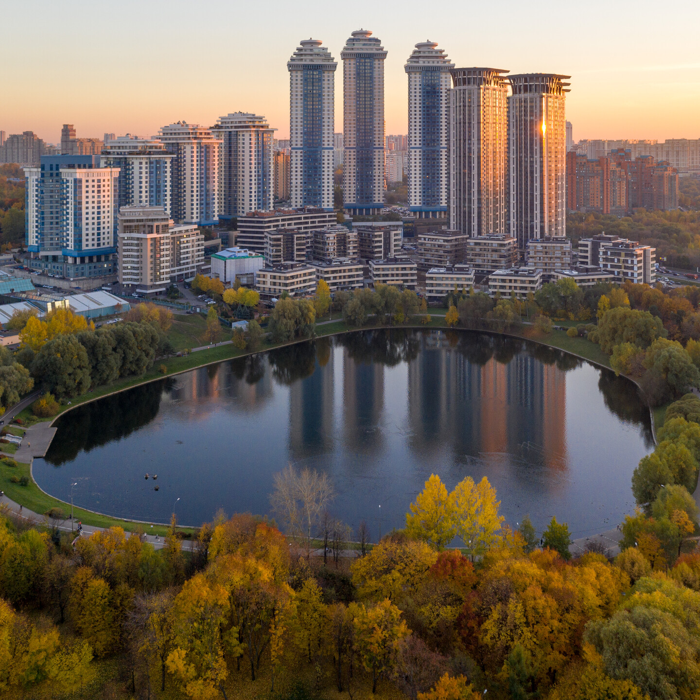 Мосфильмовский пруд
4,4 га Мосфильмовский пруд
4,4 га